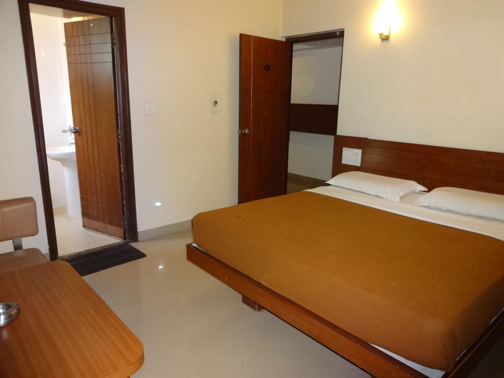 Hotel Sheetal Residencia Bangalore Exterior foto
