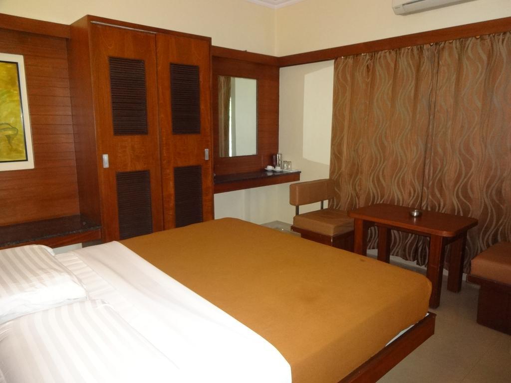 Hotel Sheetal Residencia Bangalore Exterior foto