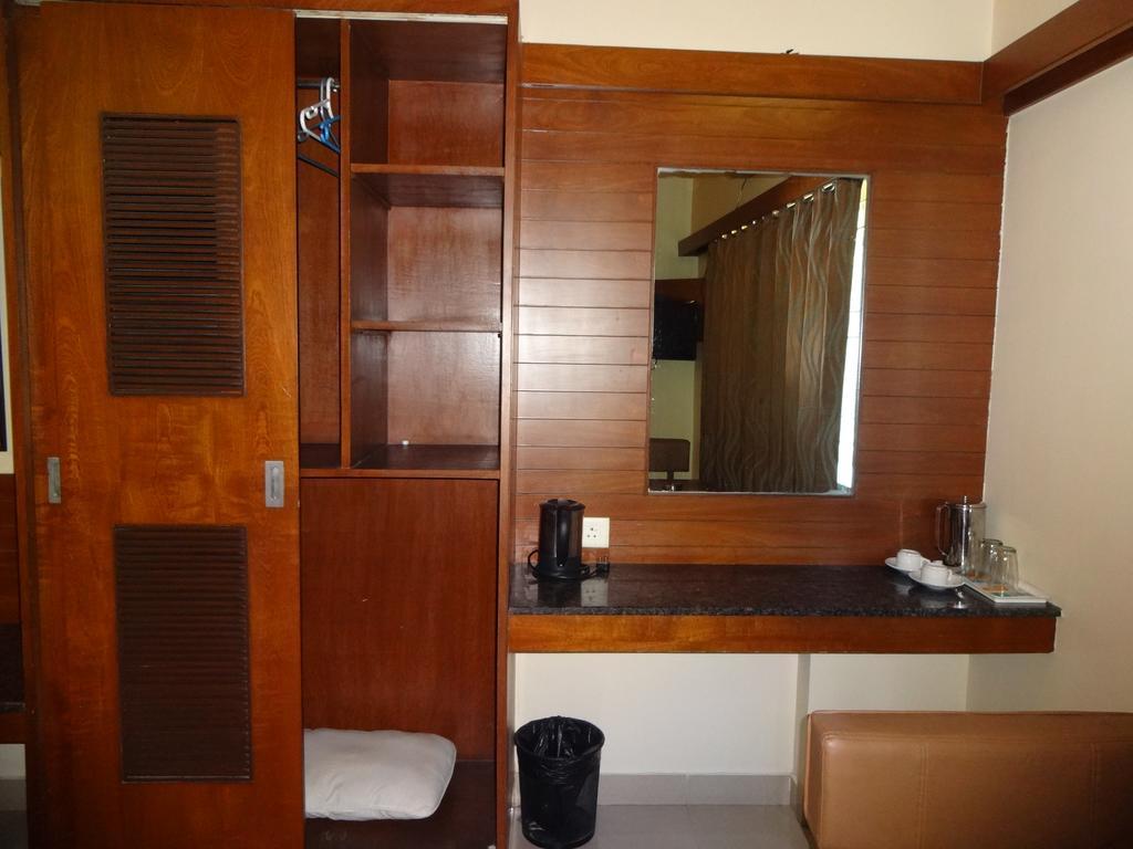 Hotel Sheetal Residencia Bangalore Exterior foto